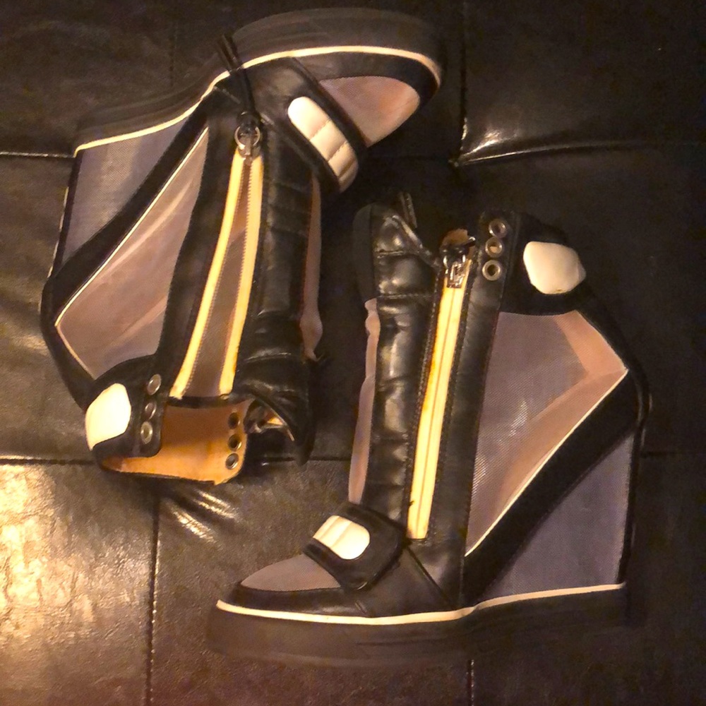 ‼️‼️‼️SOLD‼️‼️  L.A.M.B. Wedges in great condition!